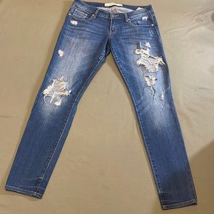 ABERCROMBIE & FITCH New York.  Distressed  skinny legs Womens JEANS size 27”